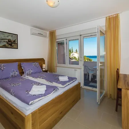 8 Bedroom Lovely In Okrug Gornji بيت للعطل