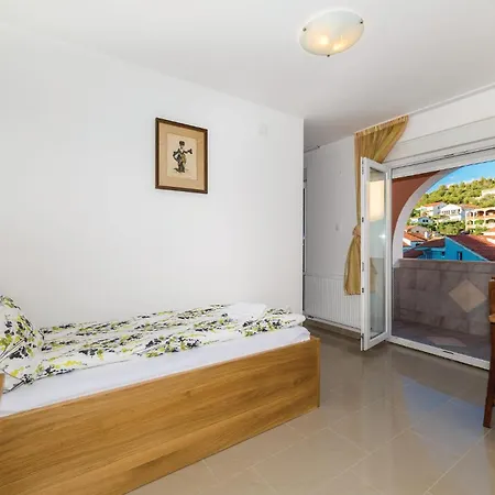 8 Bedroom Lovely In Okrug Gornji