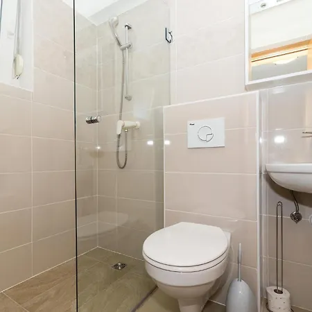 8 Bedroom Lovely In Okrug Gornji