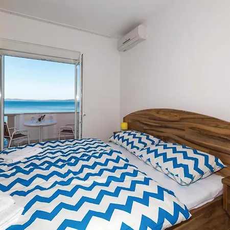 8 Bedroom Lovely In Okrug Gornji تروغير
