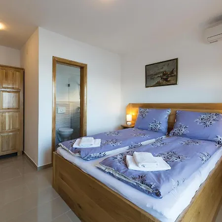 8 Bedroom Lovely In Okrug Gornji *