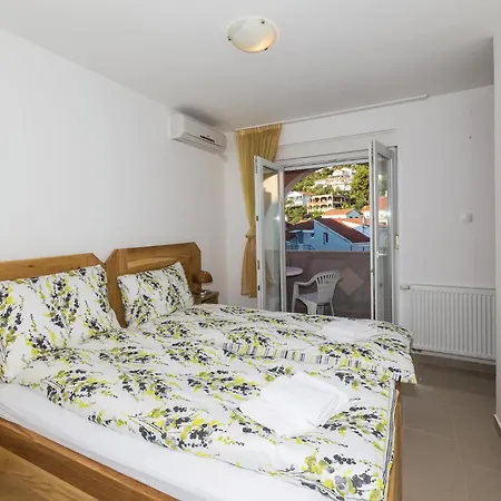 8 Bedroom Lovely In Okrug Gornji Hébergement de vacances Trogir